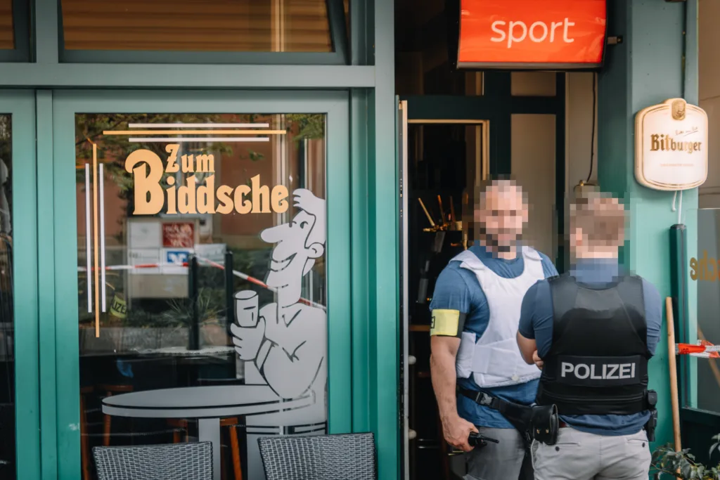 Überfall in Idar-Oberstein: Kneipenwirt mit Schreckschusswaffe bedroht!