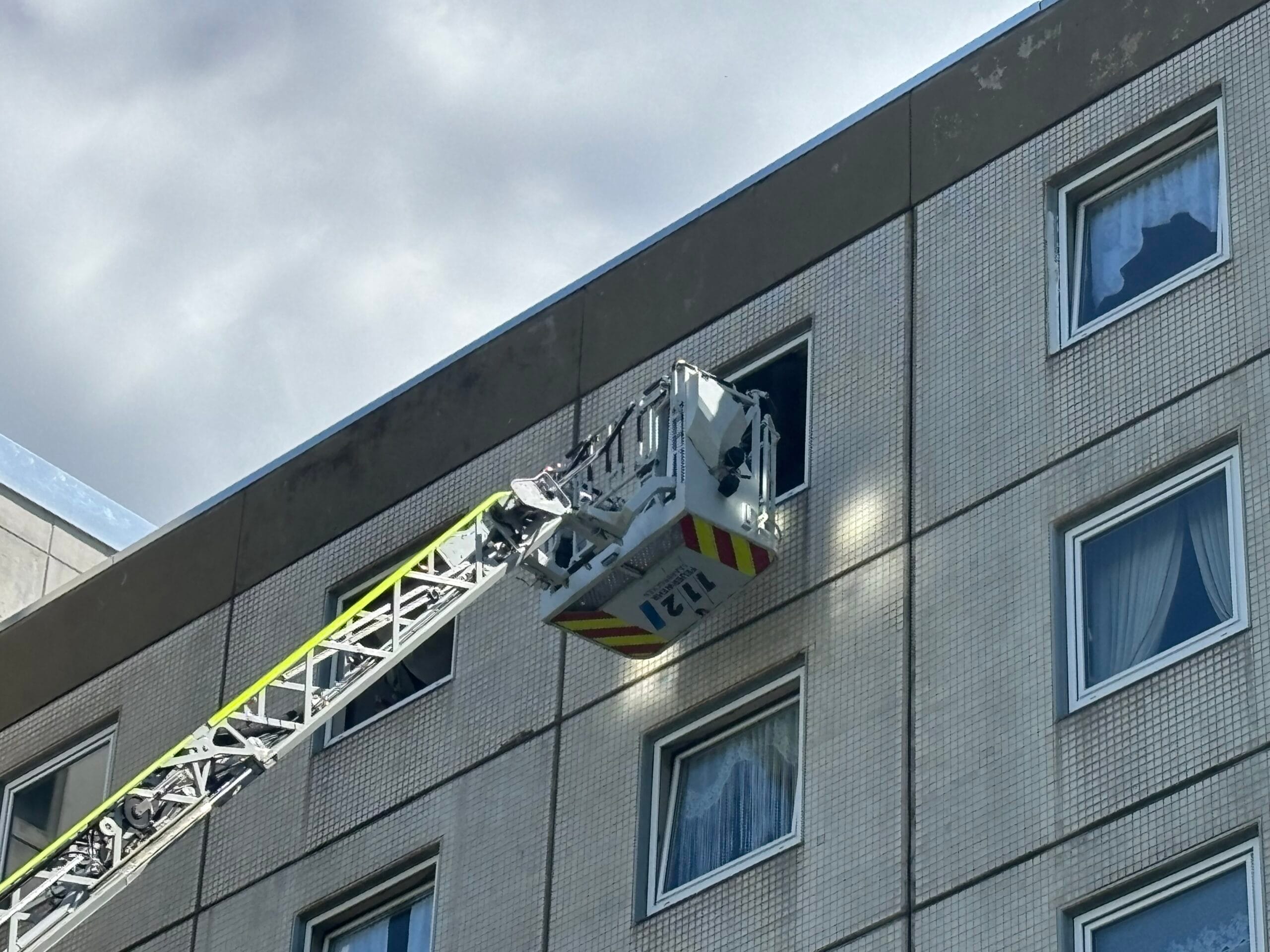 Am Freitagmittag kam es zu einem Brandeinsatz in einem Saarbrücker Mehrfamilienhaus. Foto: Marco Giehmann