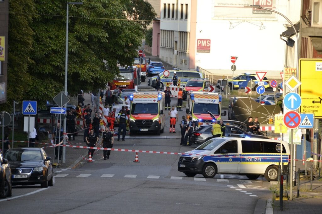 Polizist stirbt nach Schüssen bei Einsatz in Völklingen – Täter festgenommen!